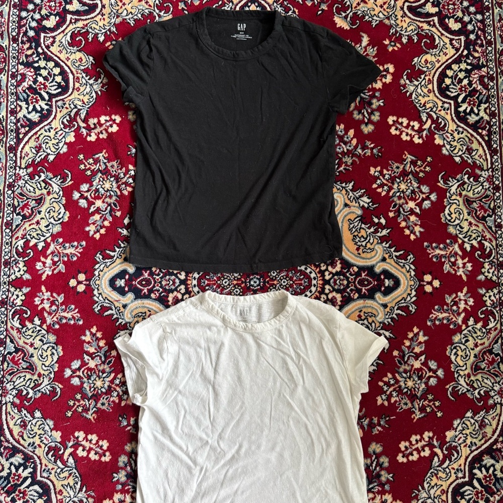 2 Gap Women’s XS Extra Small Foreversoft Tee Shirts Black White